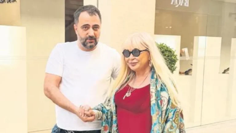 Zerrin Özer yeni şarkısı ‘Geliyorlar Gidiyorlar’ ile gençlere sesleniyor