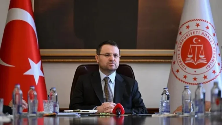 Avrupa Parlamentosu’nun Bakan Gürlek’e yaptırım çağrısı ne anlama geliyor?
