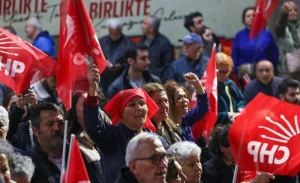 CHP’ye ‘mutlak butlan’ kararı ne anlama geliyor; Özel ve Kılıçdaroğlu hangi adımlara hazırlanıyor?