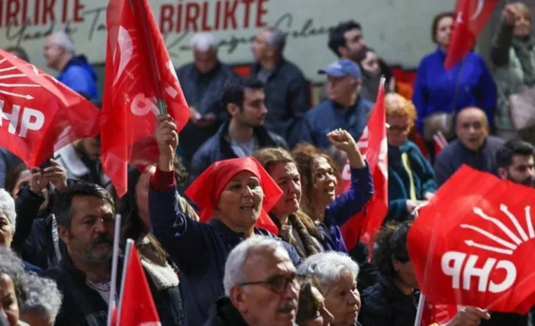 CHP’ye ‘mutlak butlan’ kararı ne anlama geliyor; Özel ve Kılıçdaroğlu hangi adımlara hazırlanıyor?