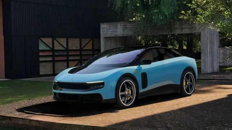 Ferrari ilk elektrikli aracını tanıttı, hisse senetleri değer kaybetti