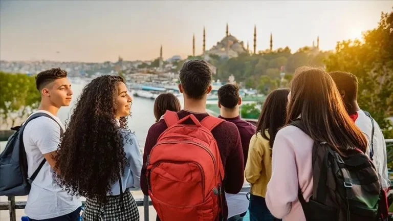 Türkiye’de nüfusun yüzde 14,8’ini gençler oluşturuyor