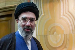 İran’dan Hamaney açıklaması: “Sadece küçük bir çizik”