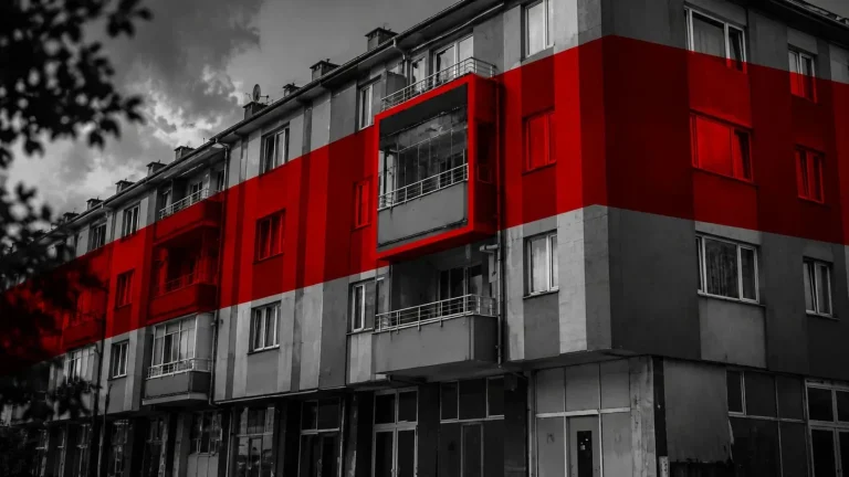 Tutuklanan ilahiyat hocası erkek öğrencine tecavüz etmekle suçlanıyor
