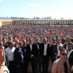 Özgür Özel’den Anıtkabir’e yürüyüş