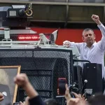 Özgür Özel ve ekibi Meclis’e girdi: ‘Sarayın seçtiği yönetiyorsa CHP kapatılmıştır’