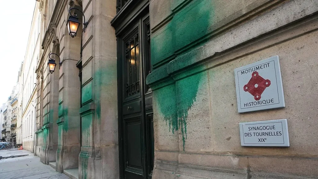 Fransa’da antisemitik, İslam ve Hristiyan karşıtı eylemlerde artış