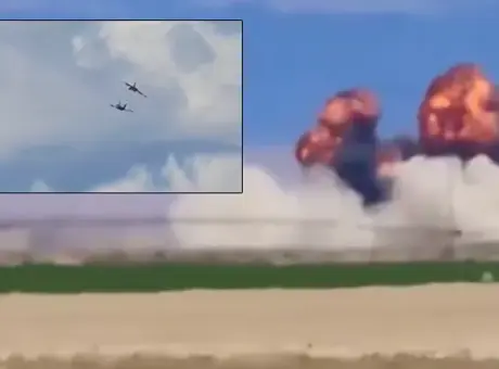 ABD’de hava gösterisinde iki F/A-18 savaş uçağı çarpışarak infilak etti