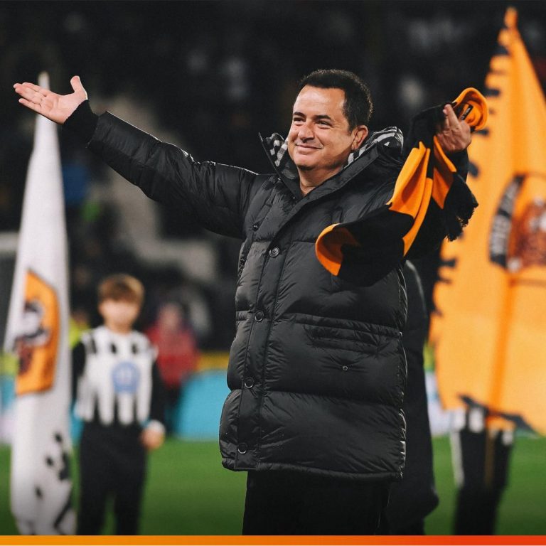 Acun Ilıcalı’nın Liderliğindeki Hull City İngiltere Premier Lig’e Yükseldi