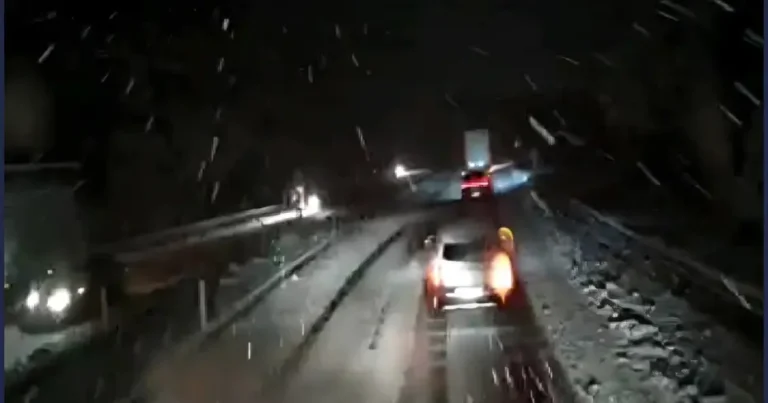 Afyonkarahisar’da Yoğun Kar Yağışı Trafiği Olumsuz Etkiledi, TIR Geçişine Kısıtlama Getirildi