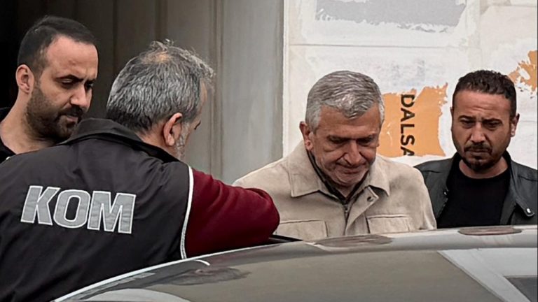 Akçakoca Belediye Başkanı Fikret Albayrak’ın Görevden Alınması Krize Yol Açtı