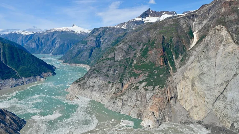 Alaska’da dev tsunami rekor kırarak dünyanın en büyük ikinci dalgası oldu