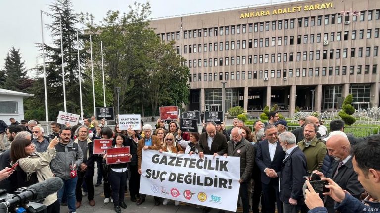 Alican Uludağ için adalet talebiyle Ankara Adliyesi önünde destek gösterisi düzenlendi