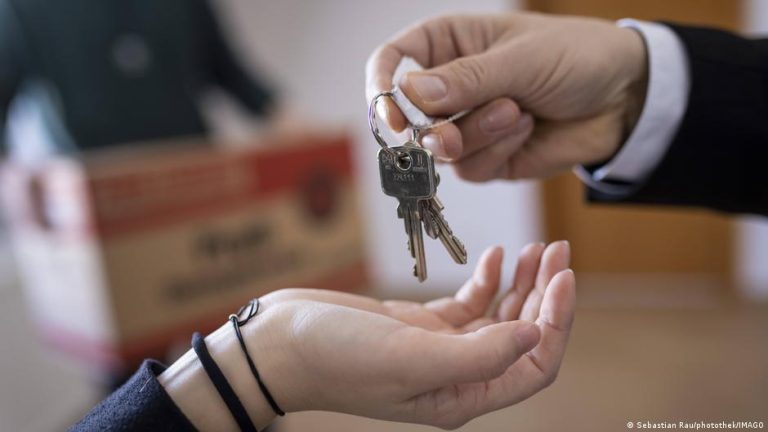 Almanya’nın konut krizinde göçmenler uygun kiralık daire bulmakta zorluk çekiyor
