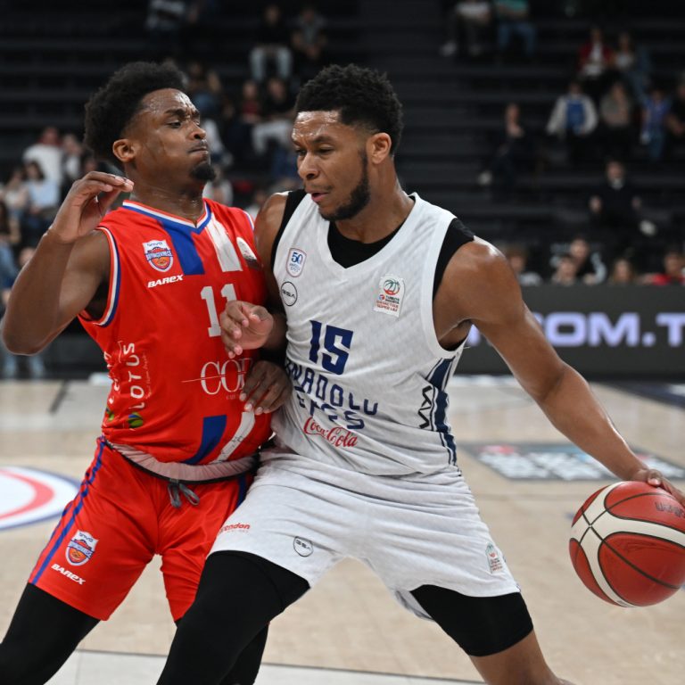 Anadolu Efes, Basketbol Süper Ligi’nde Büyükçekmece’yi 34 sayı farkla yendi