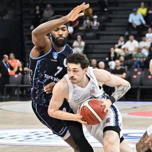 Anadolu Efes, Türk Telekom’u mağlup ederek çeyrek final serisinde avantaj yakaladı