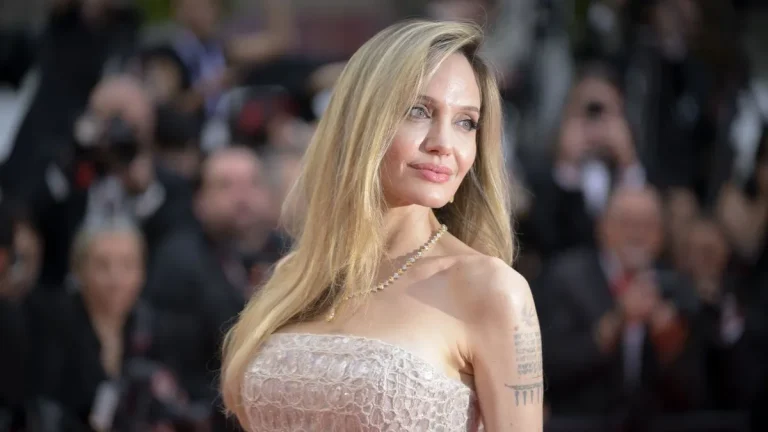 Angelina Jolie, Los Angeles’taki tarihi malikanesini 30 milyon dolara satıyor