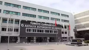 Antalya Büyükşehir Belediyesi’ndeki yolsuzluk operasyonunda 14 kişi tutuklandı