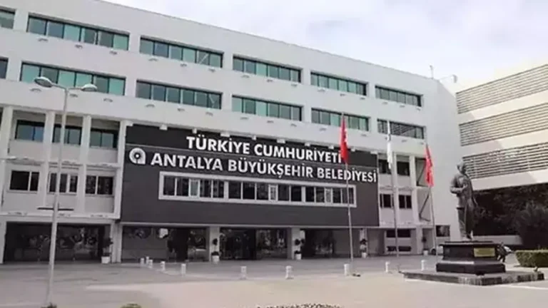 Antalya Büyükşehir Belediyesi’ndeki yolsuzluk operasyonunda 14 kişi tutuklandı