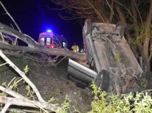 Araç ağaca çarptı, bir kişi hayatını kaybetti