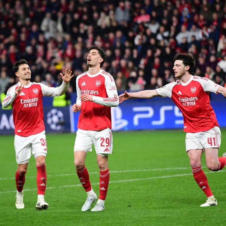 Arsenal, Burnley’i mağlup ederek şampiyonluk kapısını araladı