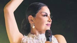 Aşkın Nur Yengi, İstanbul konserinde senfonik sürprizlerle büyüledi