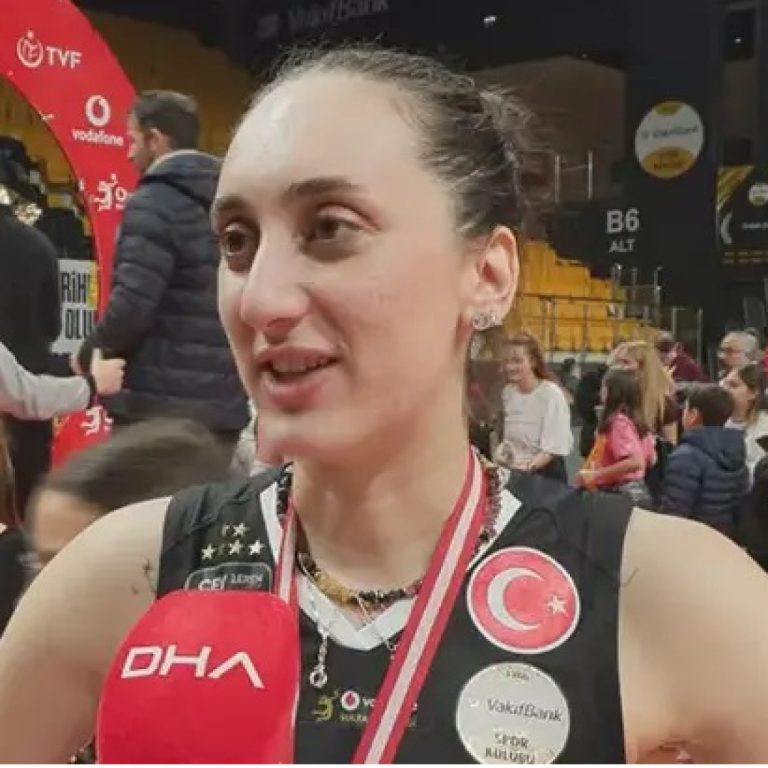 Ayça Aykaç Altıntaş VakıfBank ile Şampiyonlar Ligi Zaferini Kutladı