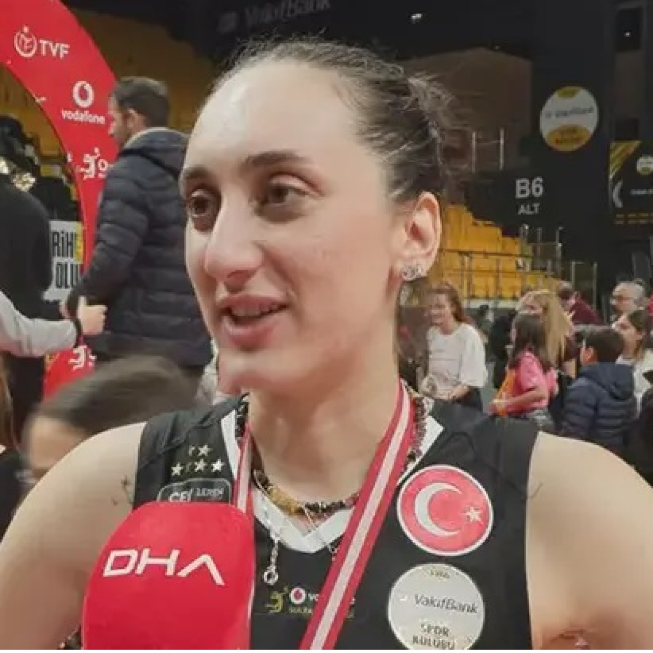 Ayça Aykaç Altıntaş VakıfBank ile Şampiyonlar Ligi Zaferini Kutladı