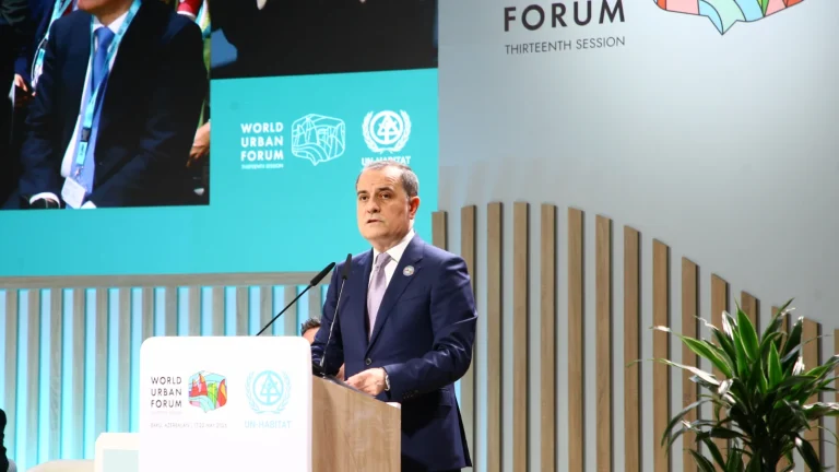 Azerbaycan işgalden kurtarılan topraklara 15 milyar dolarlık yatırım yaparak barışa olan bağlılığını gösteriyor