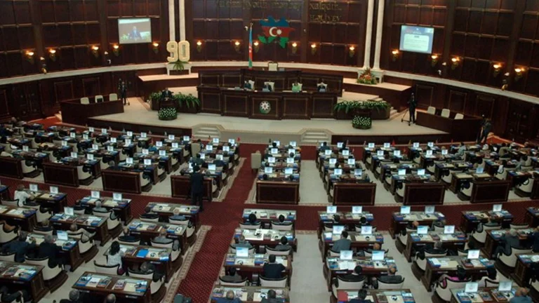 Azerbaycan Milli Meclisi, Avrupa Parlamentosu ile ilişkileri keserek tepki gösterdi