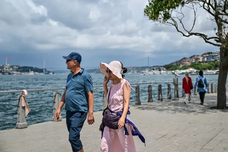 Baharın Gelişiyle Sıcaklıklar Yükseliyor, Ancak Yağışlar Türkiye’yi Terk Etmiyor