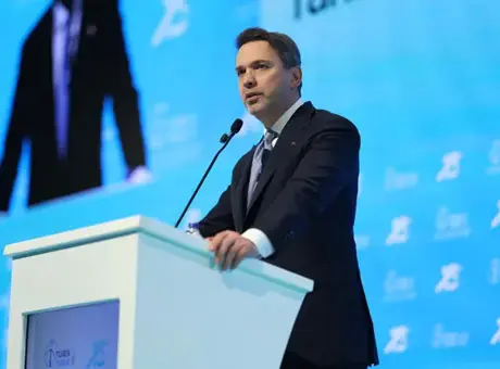 Bakan Bayraktar Türkiye’nin deniz üstü rüzgar enerjisi hedeflerini açıkladı