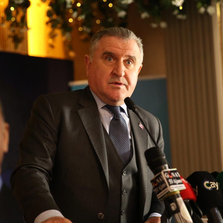 Bakan Osman Aşkın Bak, Fenerbahçe otobüsüne saldırının aydınlatılmasını istedi