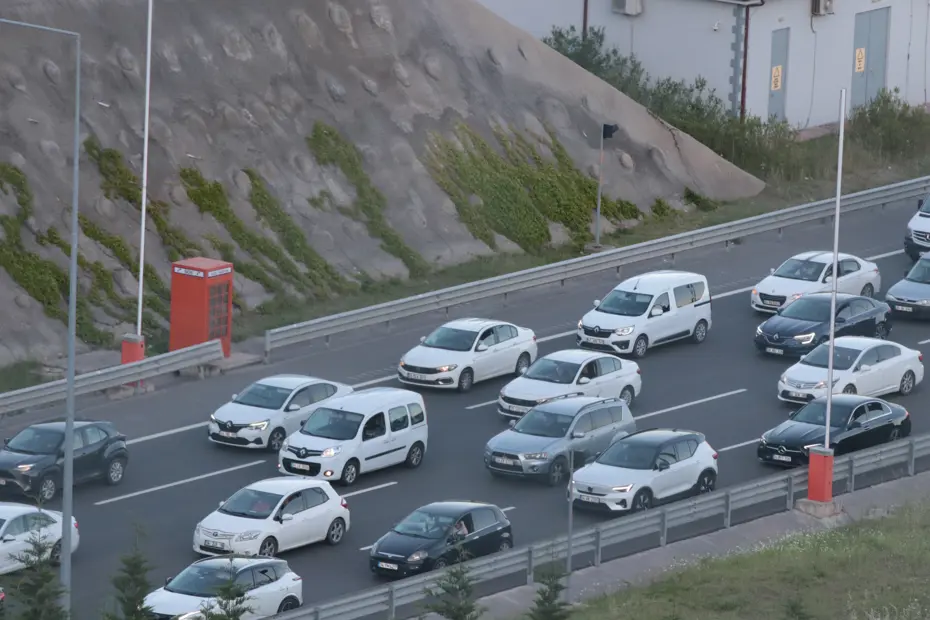 Bayram tatili sonrası dönüş yolculuğunda trafik neden yoğunlaştı