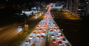 Bayram tatili sonrası dönüşlerde trafik kilitlendi