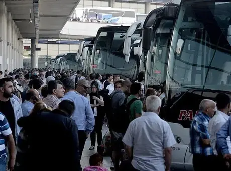 Bayramda Emniyet Genel Müdürlüğü 44 bin polisle trafik güvenliği için alarma geçti