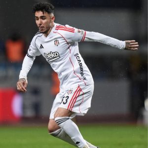 Beşiktaş’ta Emirhan Topçu rahatsızlığı nedeniyle Trabzonspor maçında kadroda yok