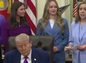 Beyaz Saray etkinliğinde Trump’ın uyuklaması Amerika’da tartışma yarattı