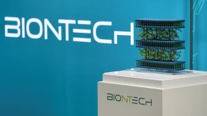 BioNTech azalan talep nedeniyle koronavirüs aşısı üretimini durdurma kararı aldı