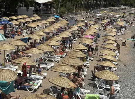 Bodrum ve Antalya sahillerinde bayram tatili yoğunluğu üst seviyede