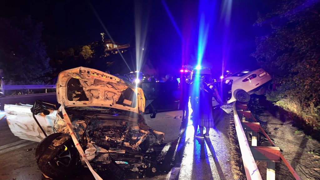 Burdur’da Bucak ilçesinde meydana gelen zincirleme kazada 4 kişi hayatını kaybetti