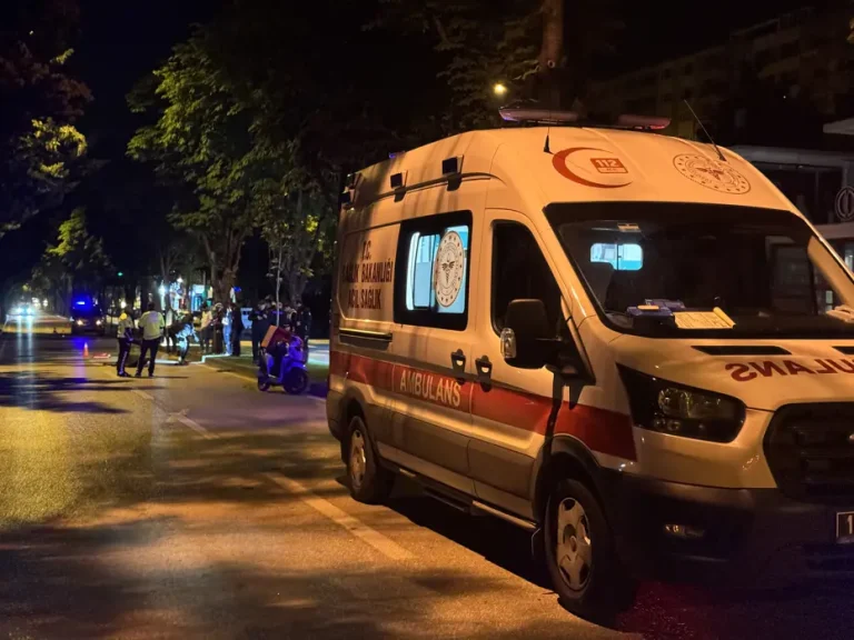 Bursa’da kontrolünü kaybederek refüje çarpan motokurye yaşamını yitirdi