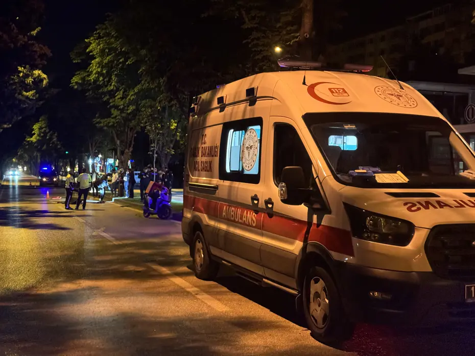 Bursa’da kontrolünü kaybederek refüje çarpan motokurye yaşamını yitirdi