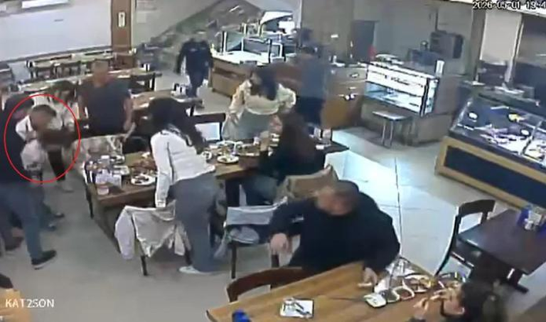 Bursa’da restoranda nefes borusuna yiyecek kaçan çocuğa kahraman çalışan hayat verdi