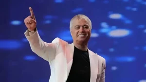 Cengiz Kurtoğlu İstanbul Konserinde Aşk Şarkılarıyla Hayranlarını Mest Etti