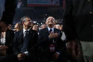 CHP’nin 38. Olağan Kurultayı iptal edilerek yönetim hukuken geçersiz sayıldı