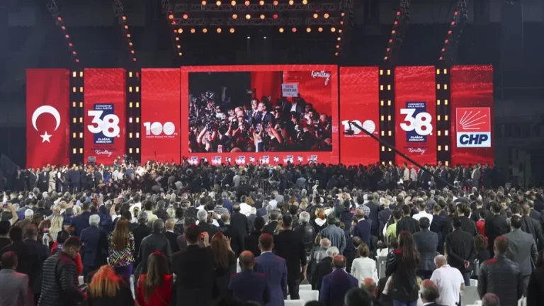 CHP’nin Kurultay Tarihi Üzerine Özel ve Kılıçdaroğlu Arasında Fikir Ayrılığı