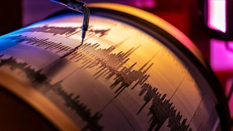 Çin’in Guangşi bölgesinde yaşanan deprem sonrası binlerce kişi güvenli alanlara taşındı