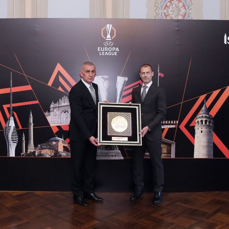 Çırağan Sarayı’nda UEFA Avrupa Ligi Finali Öncesi Gala Yemeği Coşkusu Yaşandı