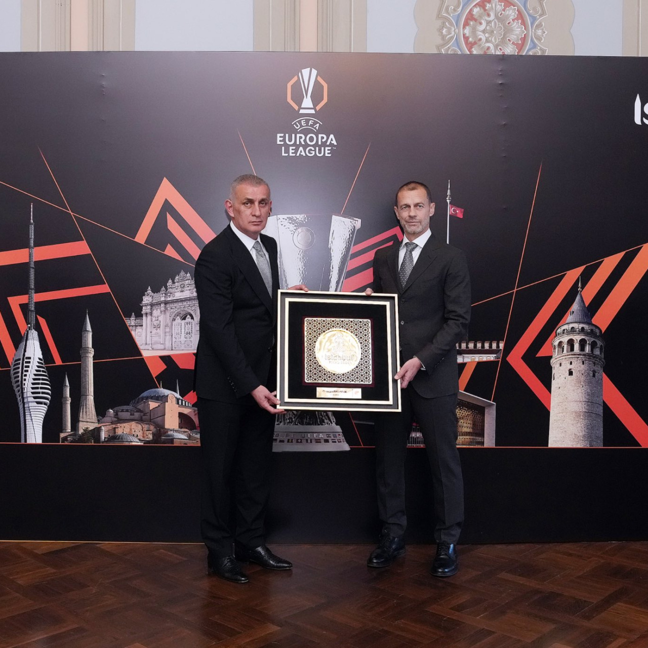 Çırağan Sarayı’nda UEFA Avrupa Ligi Finali Öncesi Gala Yemeği Coşkusu Yaşandı